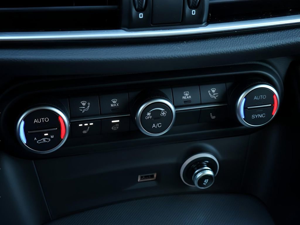 New 2025 Alfa Romeo Stelvio Sprint image 26