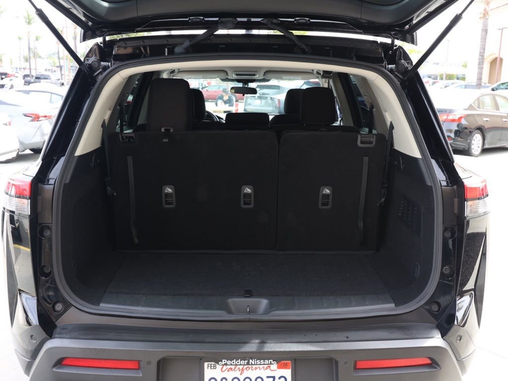 Used 2025 Nissan Pathfinder S w/ Cargo Package image 16