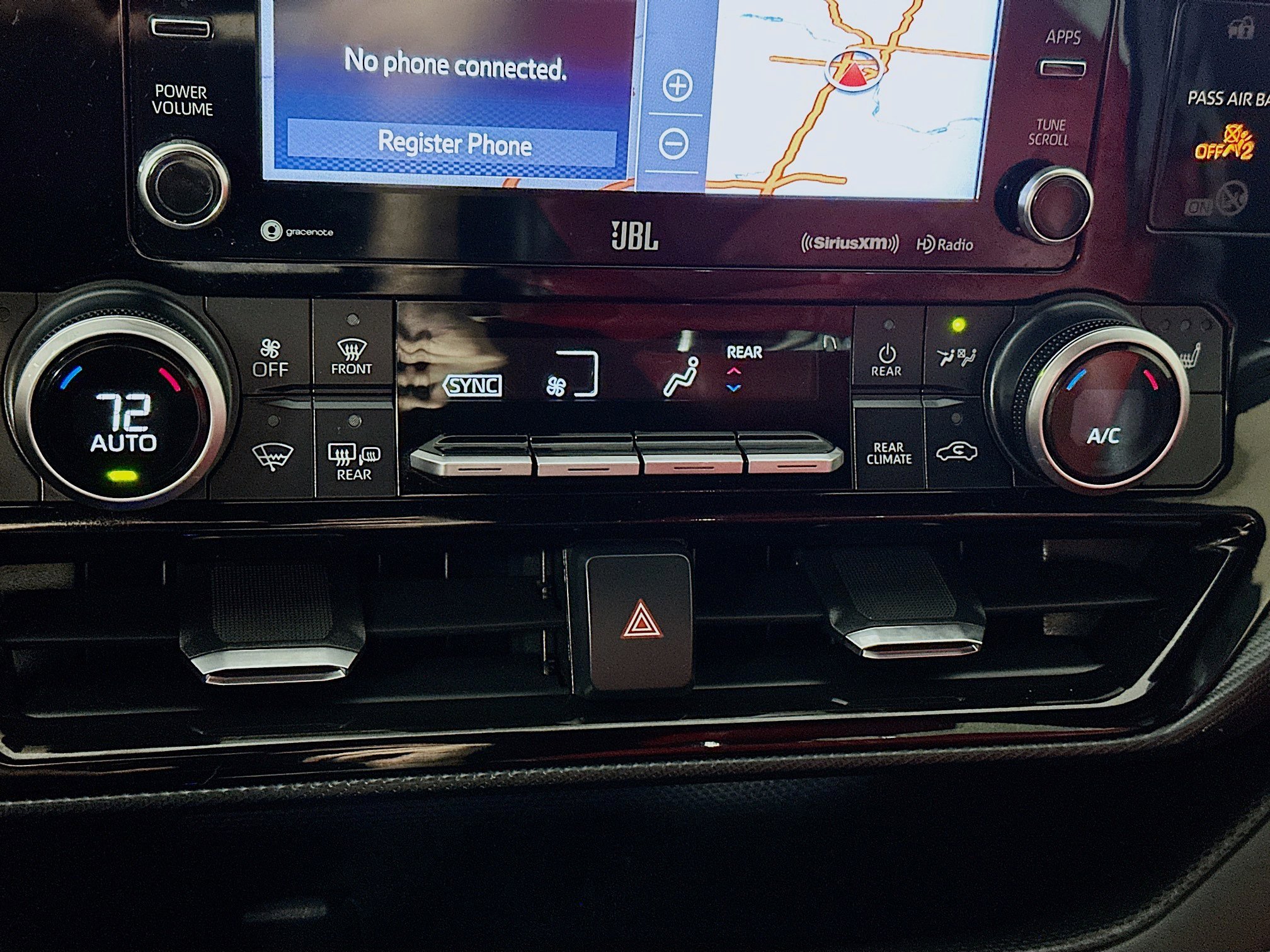 Used 2021 Toyota Highlander XSE AWD/4WD image 16