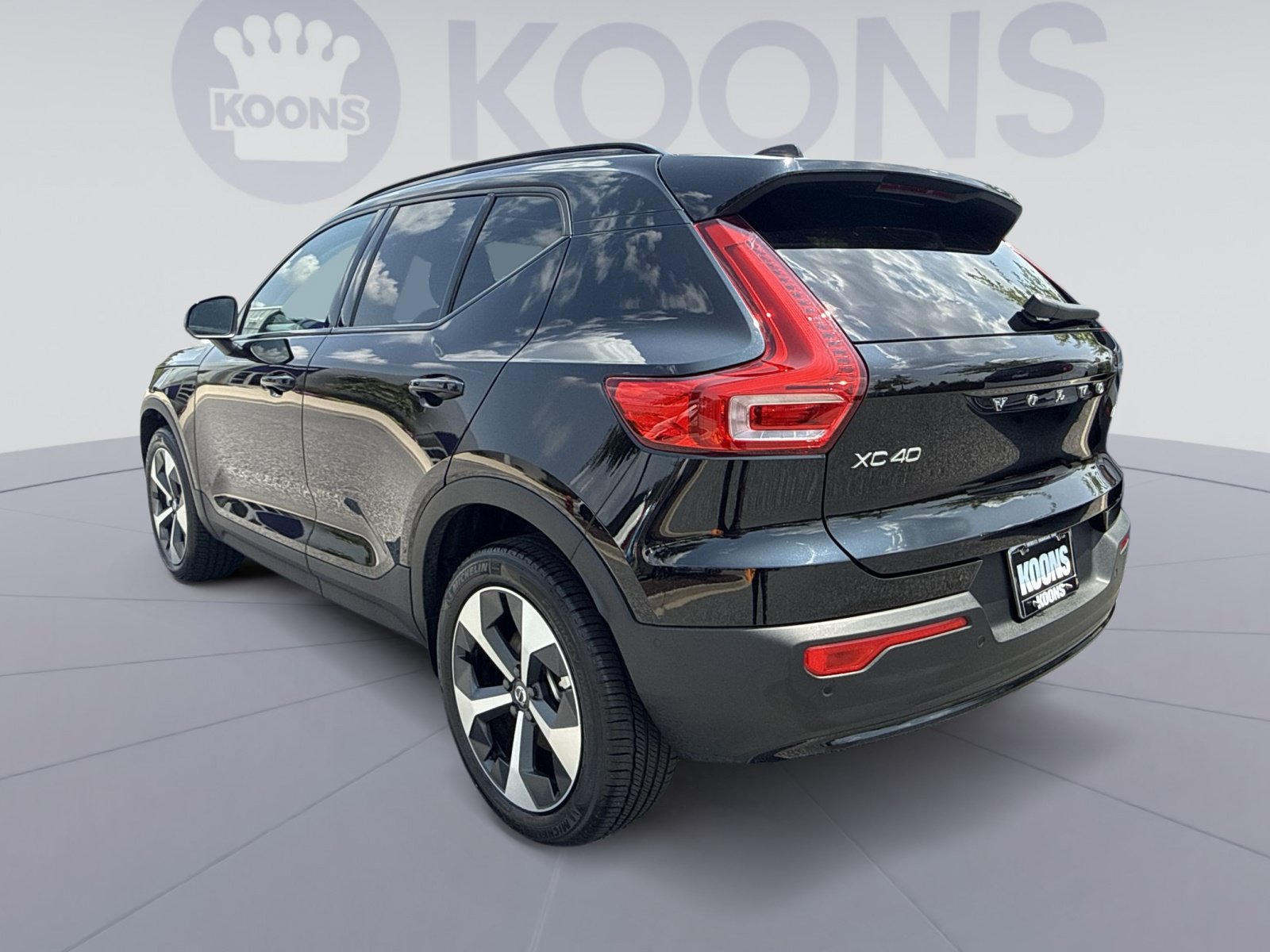 Used 2026 Volvo XC40 B5 Plus AWD/4WD image 4