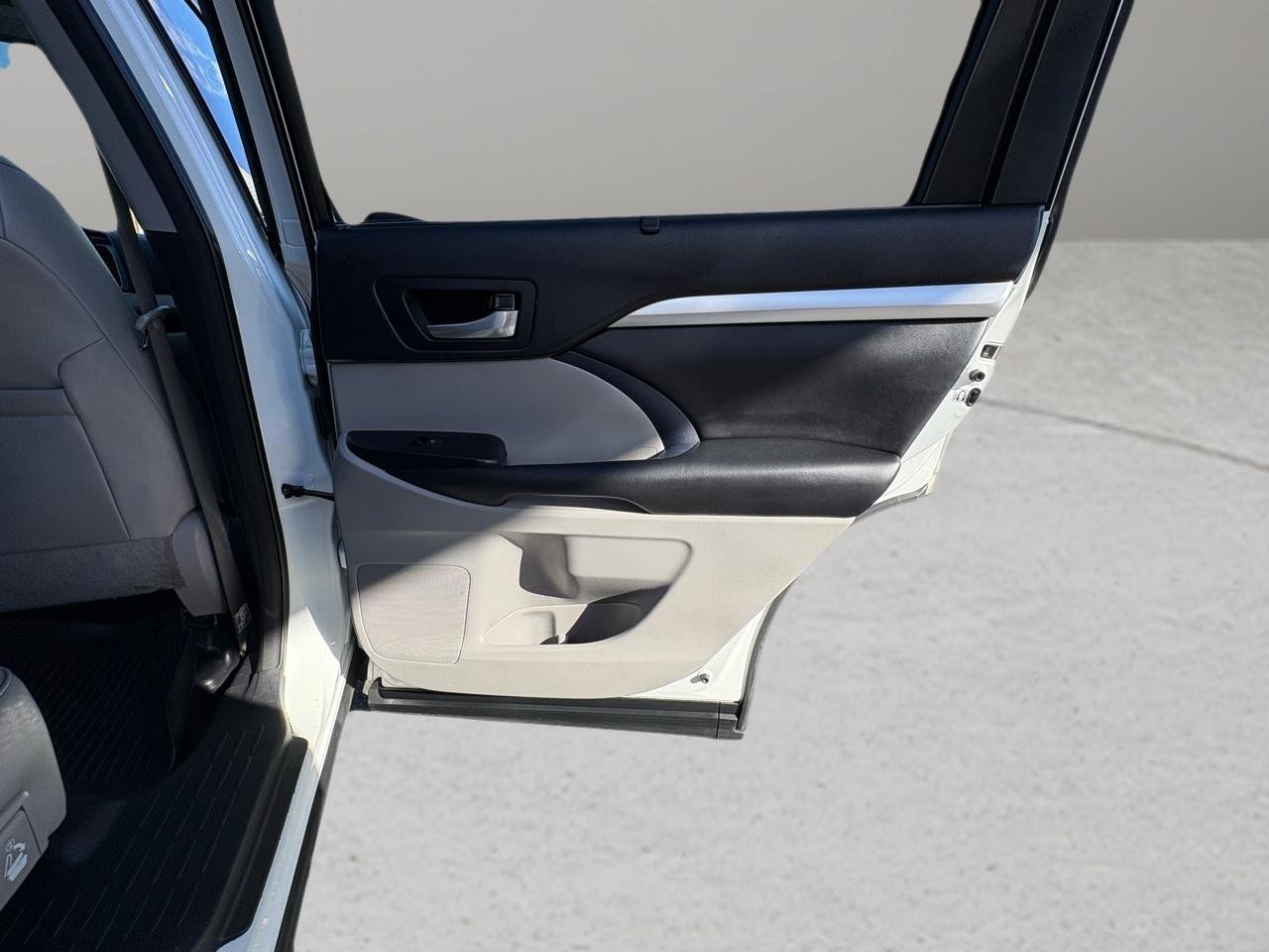 Used 2018 Toyota Highlander XLE image 45