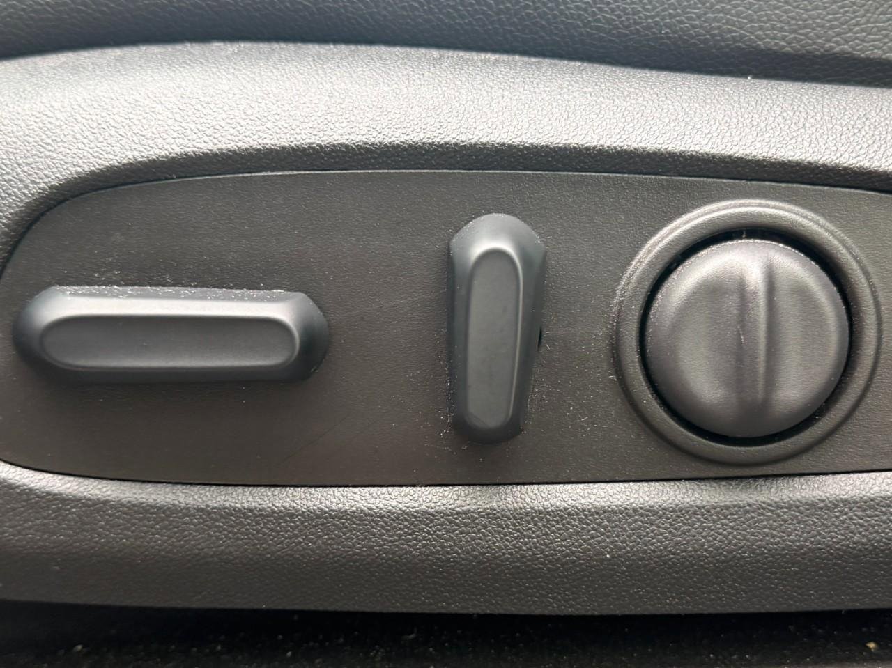 Used 2023 Chevrolet Equinox RS image 24