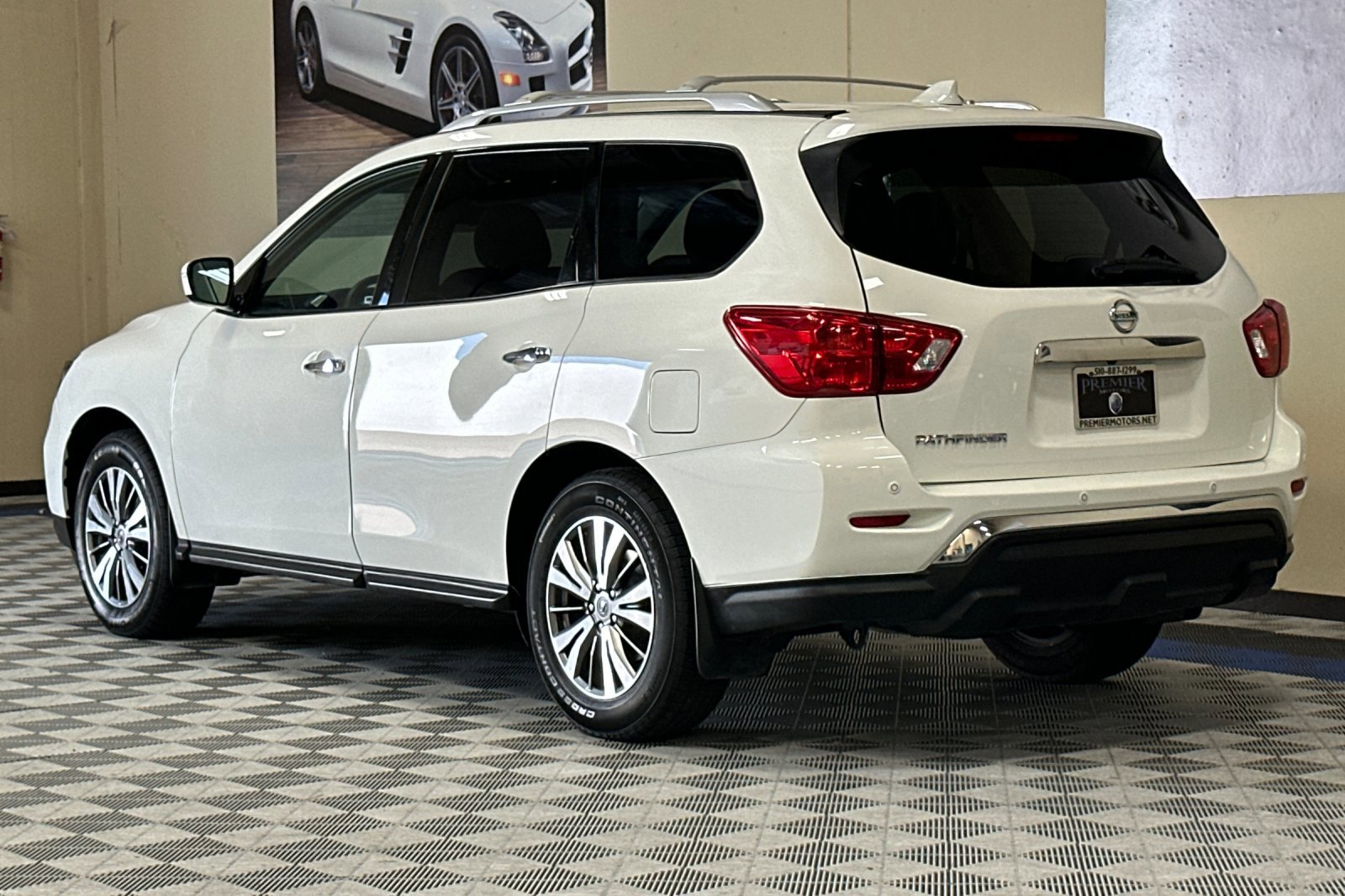 Used 2019 Nissan Pathfinder S image 6