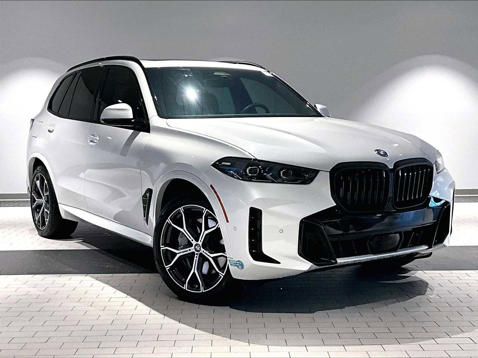 Used 2025 BMW X5 xDrive50e w/ M Sport Package image 12