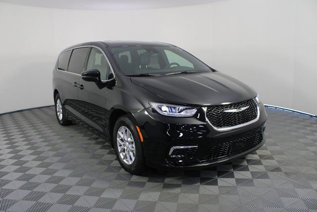 New 2026 Chrysler Pacifica Select image 28