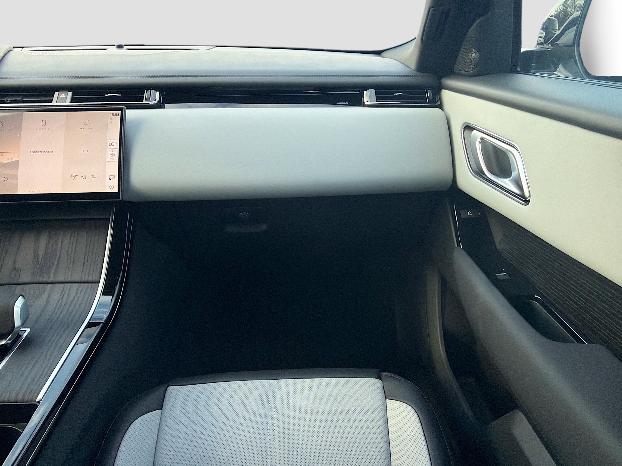 New 2026 Land Rover Range Rover Velar Dynamic SE image 18