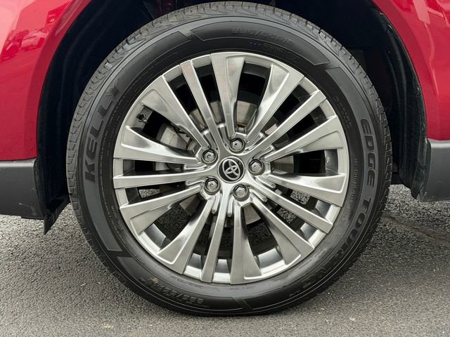 Certified 2023 Toyota Venza XLE image 11