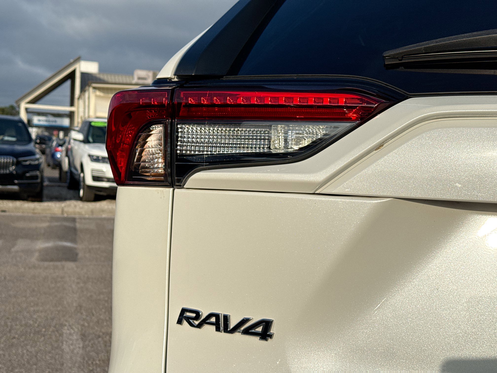 Used 2021 Toyota RAV4 XLE Premium image 10