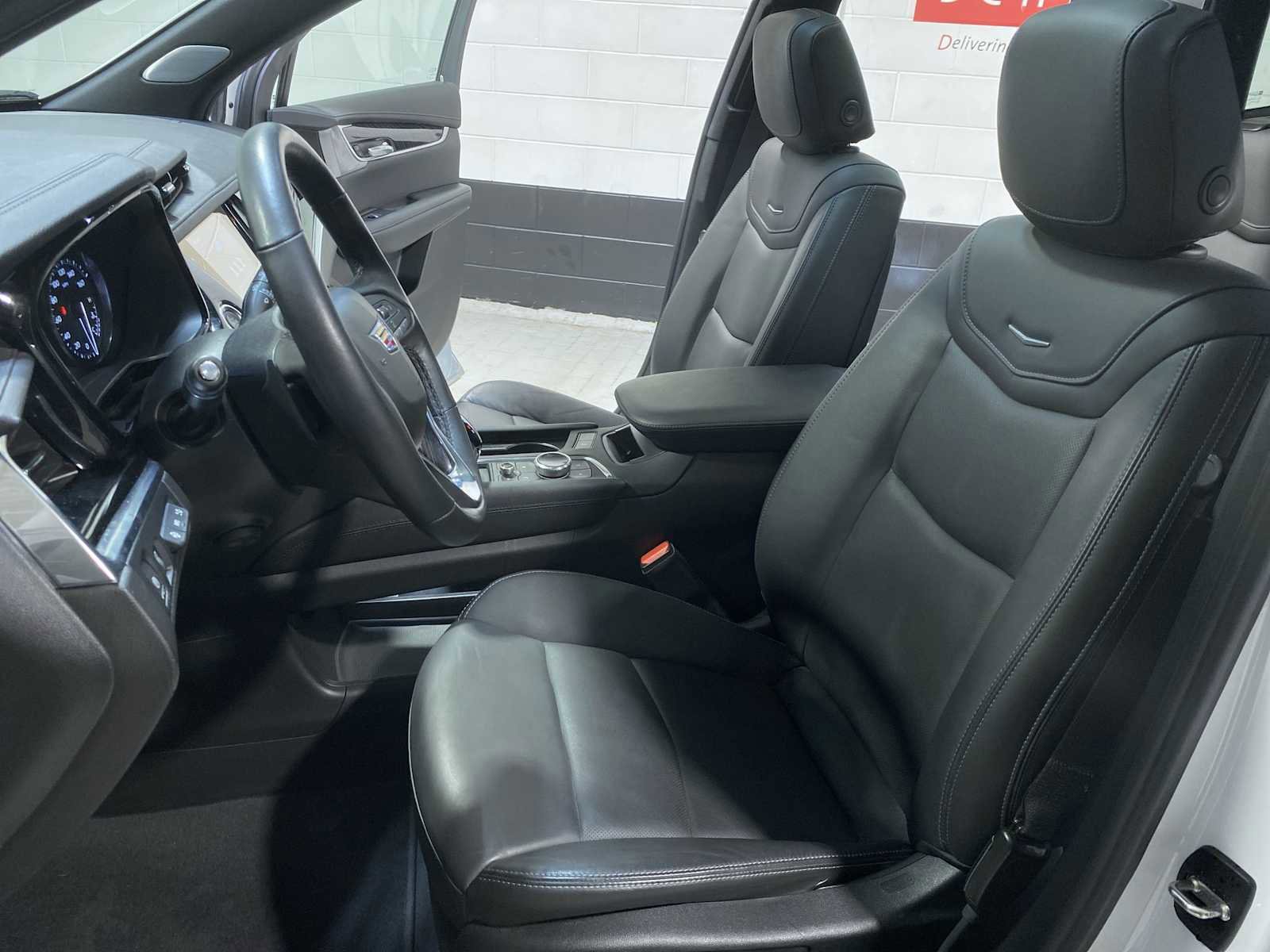 Used 2023 Cadillac XT6 Premium Luxury w/ Technology Package AWD/4WD image 11