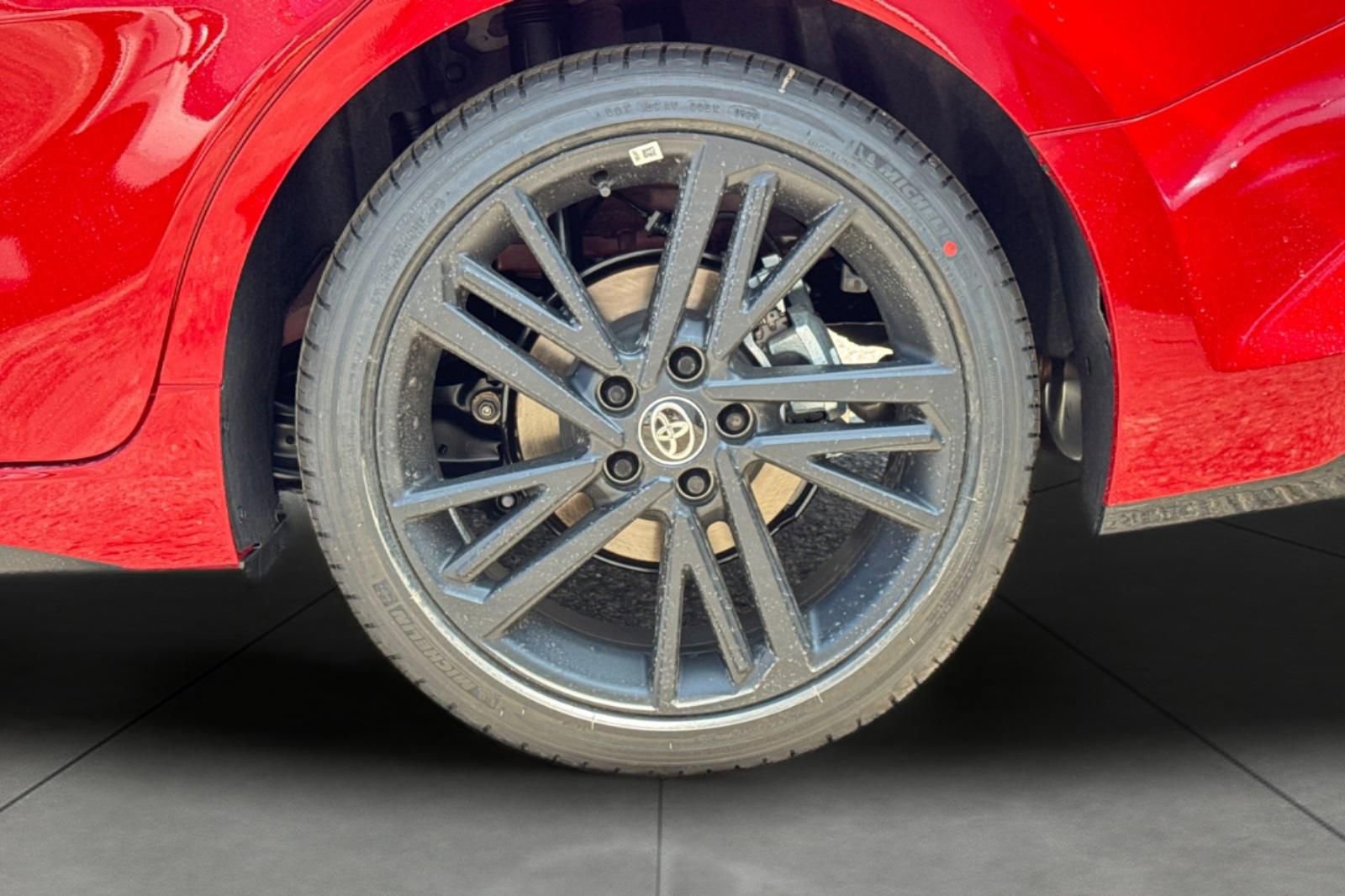 New 2026 Toyota Camry Hybrid FWD image 32