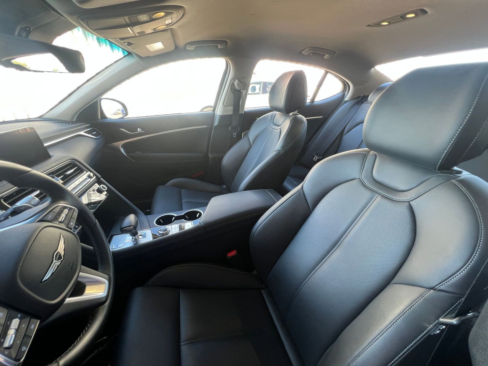 Used 2025 Genesis G70 2.5T image 36