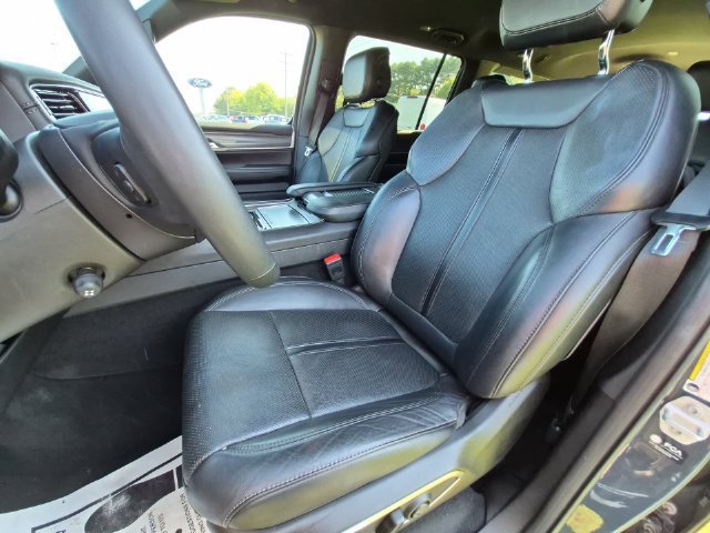 Used 2024 Jeep Wagoneer L Series II w/ Flexible Seating Group AWD/4WD image 21