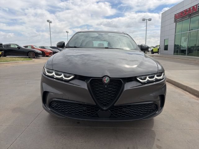 Used 2024 Alfa Romeo Tonale Veloce w/ Active Assist Package AWD/4WD image 2