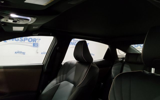 Used 2023 Toyota Crown Limited image 35