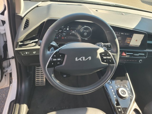 Used 2024 Kia Niro Wave w/ Wave Preserve Package FWD image 30