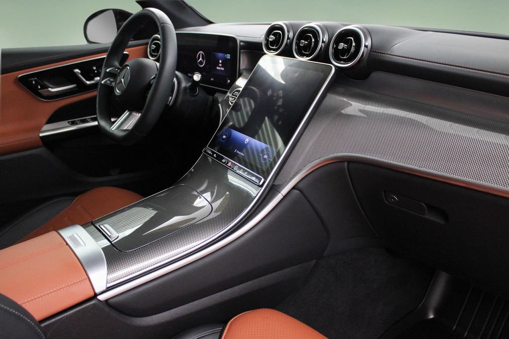 Used 2024 Mercedes-Benz GLC 300 image 22