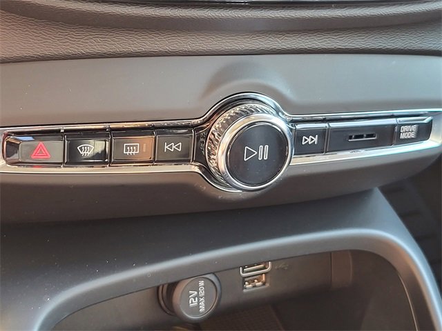 Used 2019 Volvo XC40 T5 Momentum image 29