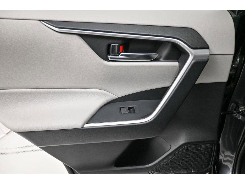 Used 2022 Toyota RAV4 XLE w/ Convenience Package image 21