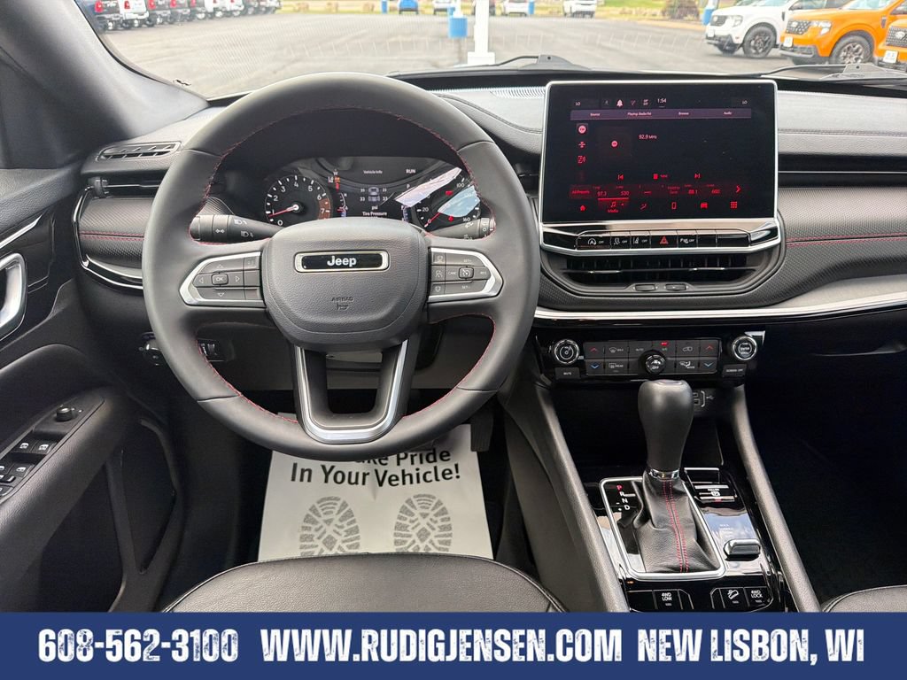 Used 2025 Jeep Compass Trailhawk AWD/4WD image 13