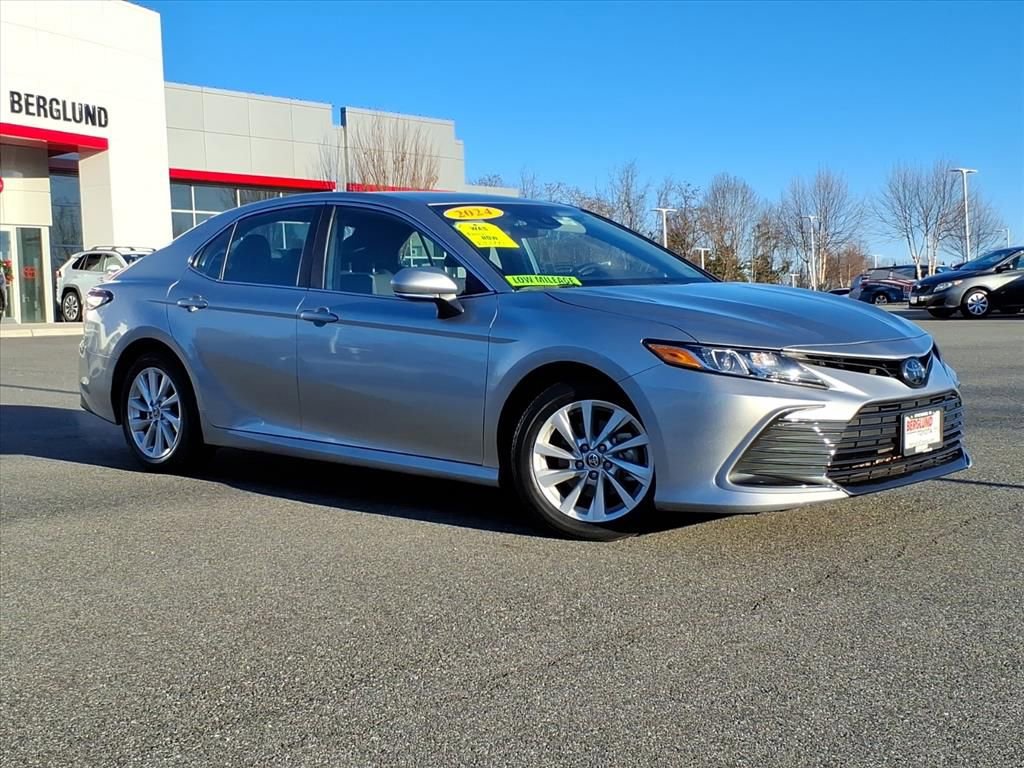 Used 2024 Toyota Camry LE image 2