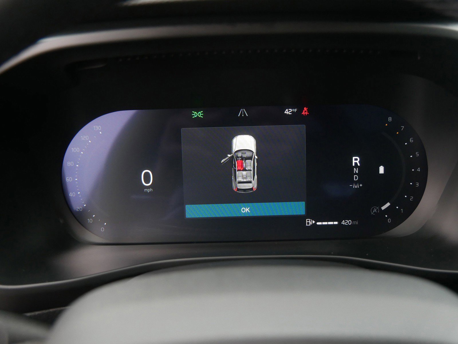 Certified 2025 Volvo XC40 B5 Plus image 25