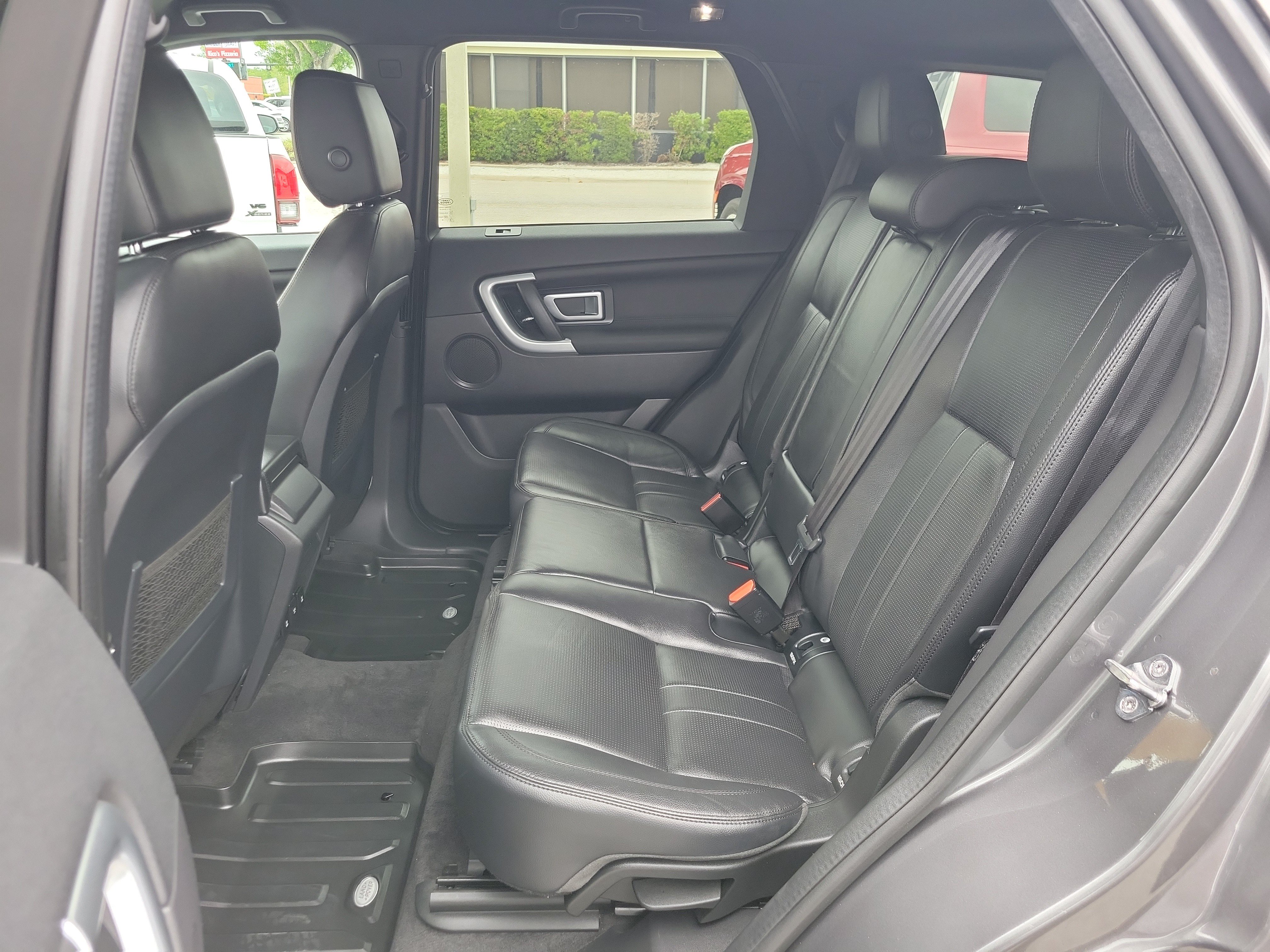 Used 2019 Land Rover Discovery Sport HSE AWD/4WD image 16
