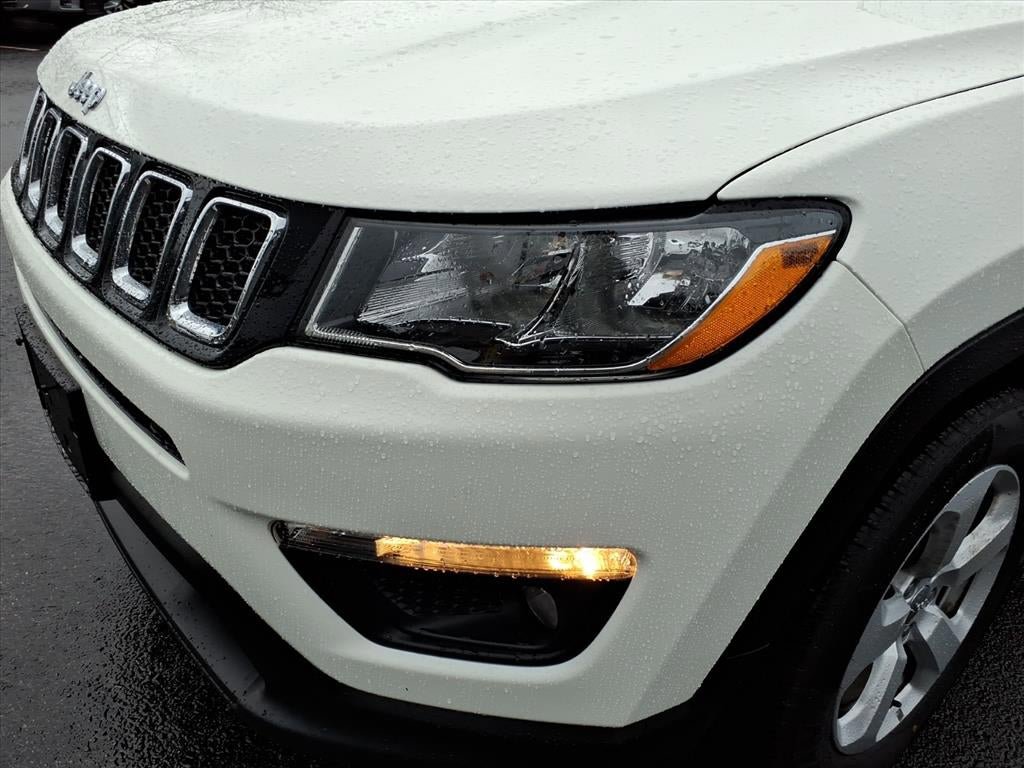 Used 2019 Jeep Compass Latitude w/ Cold Weather Group AWD/4WD image 12