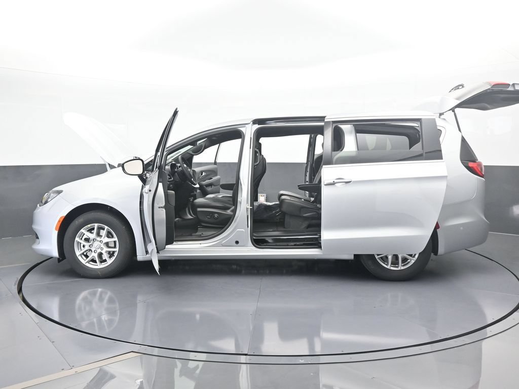 New 2026 Chrysler Voyager LX FWD image 70