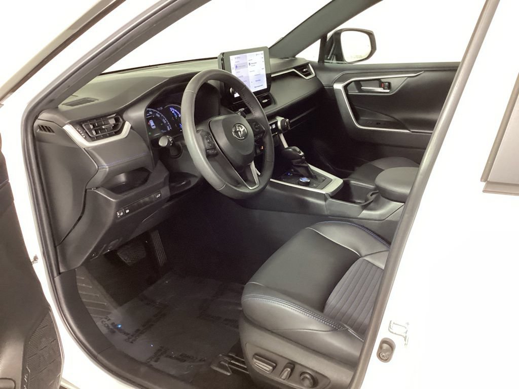 Used 2023 Toyota RAV4 XSE AWD/4WD image 30