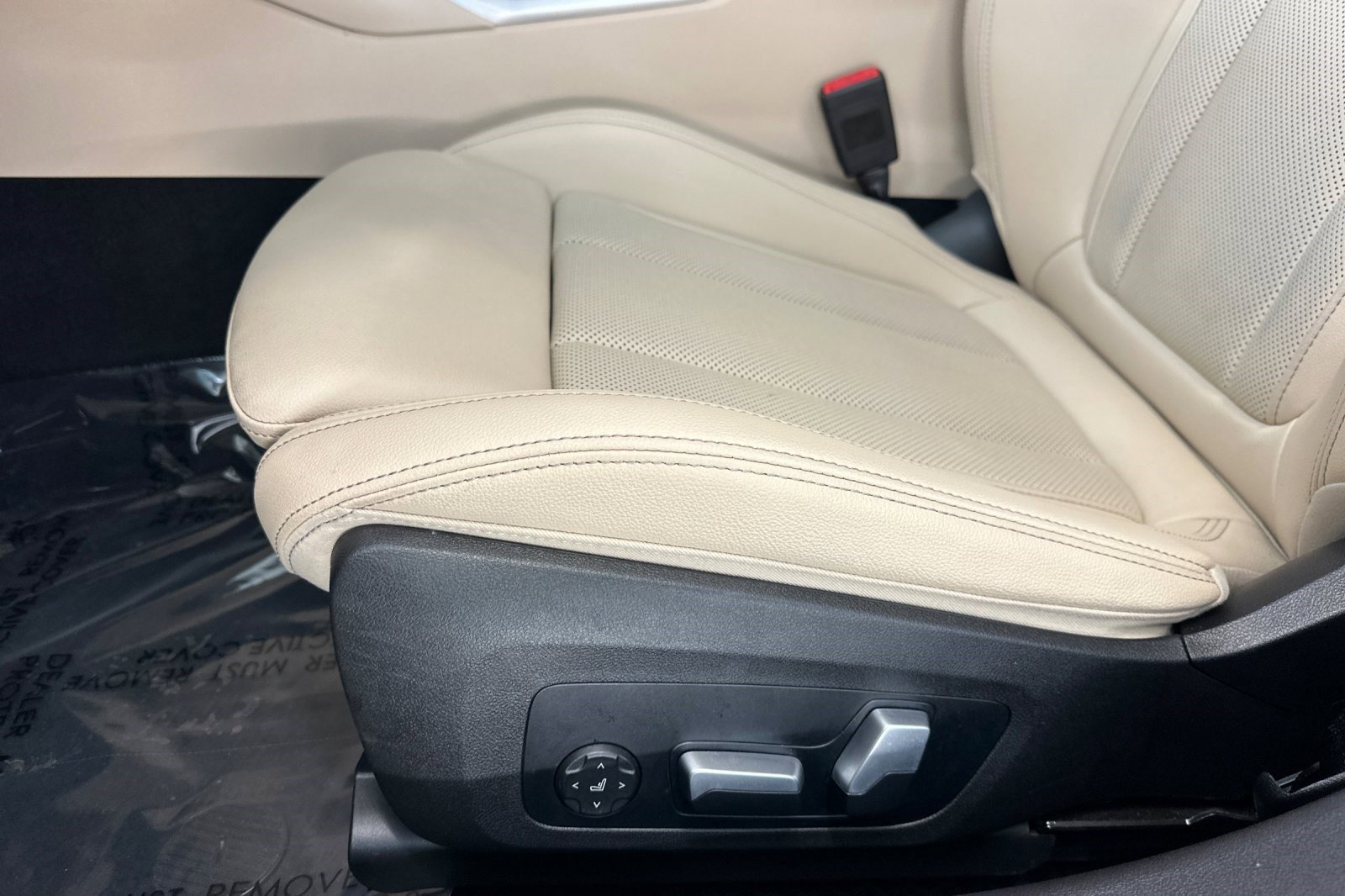 Certified 2024 BMW 330i Sedan w/ Convenience Package image 14