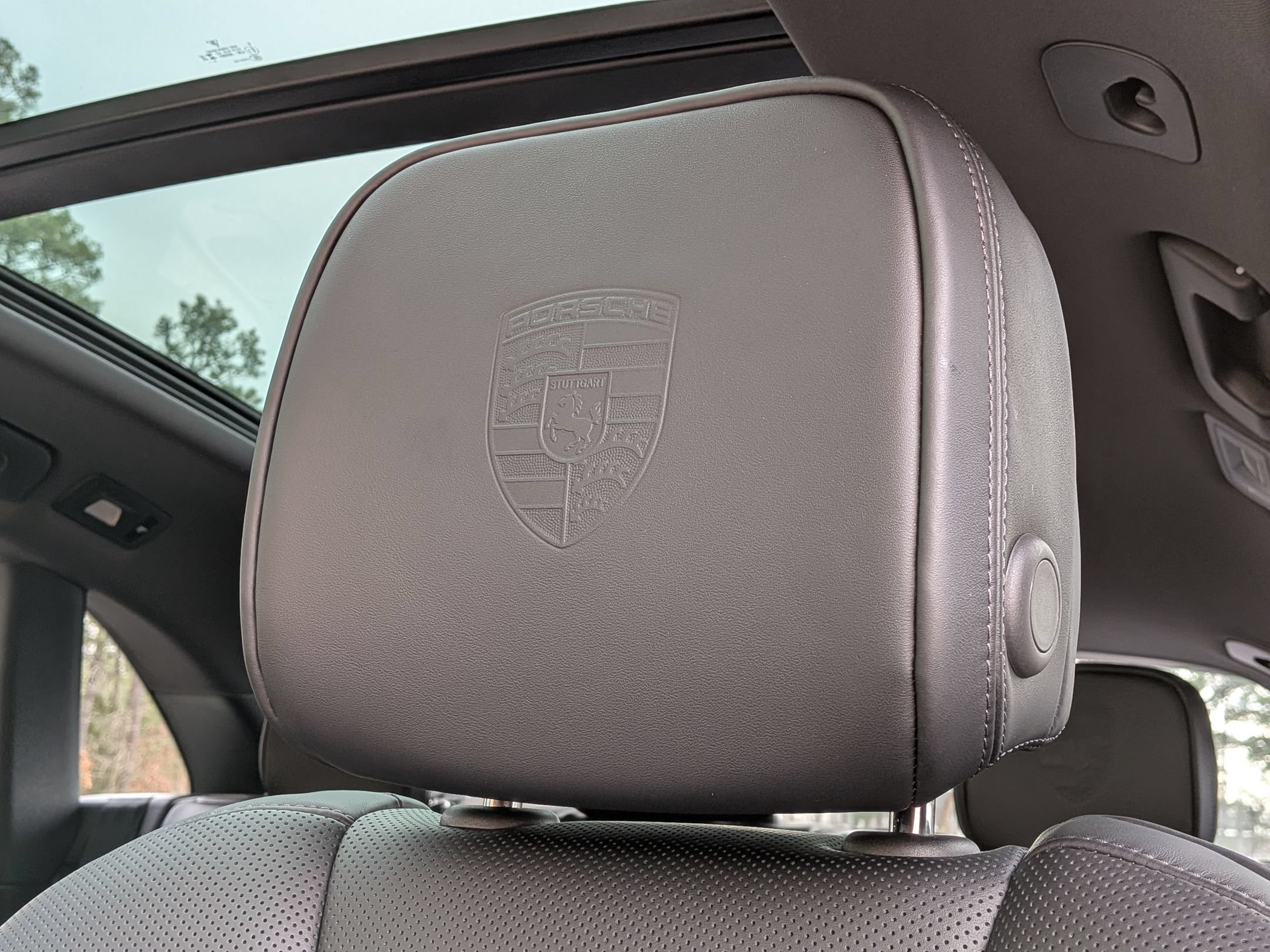 Certified 2026 Porsche Macan AWD/4WD image 6
