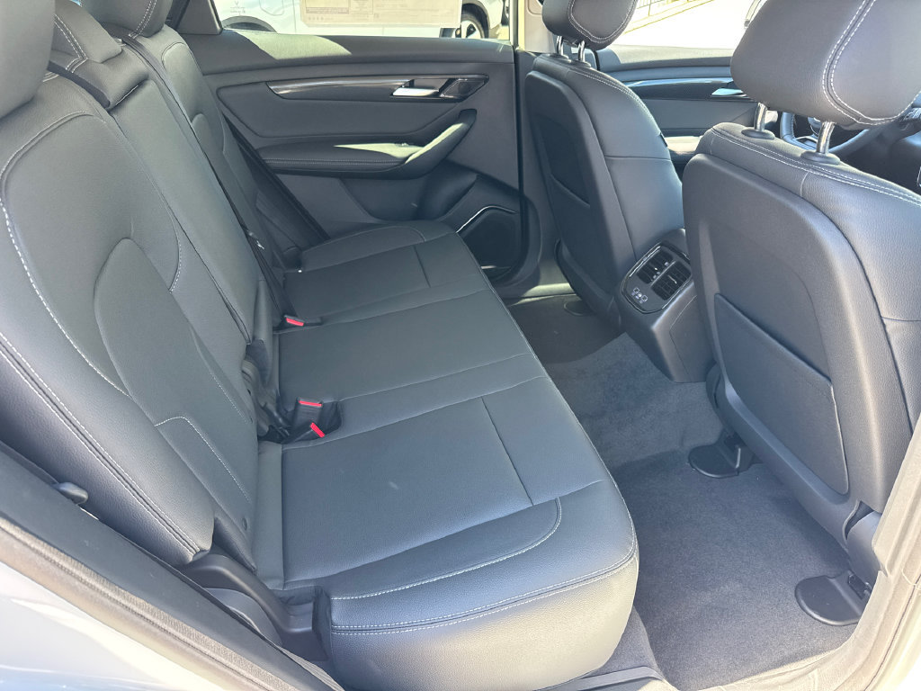 New 2027 VinFast VF 8 Eco AWD/4WD image 17