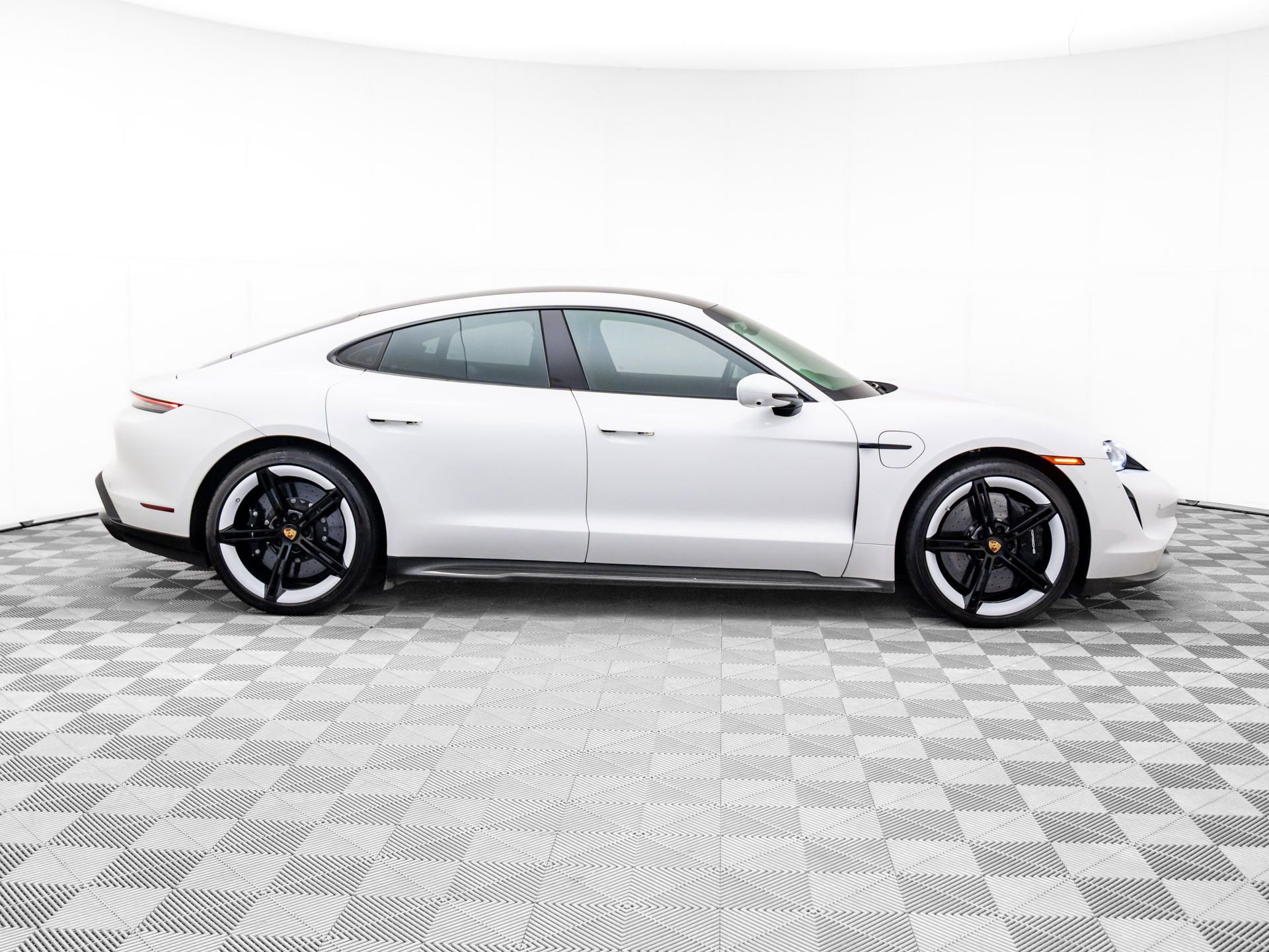 Used 2021 Porsche Taycan Turbo S image 8