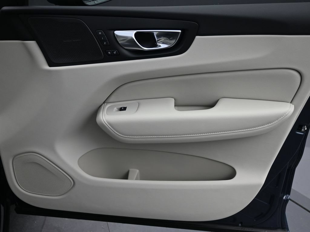 New 2026 Volvo XC60 B5 Ultra w/ Protection Package Premier AWD/4WD image 14