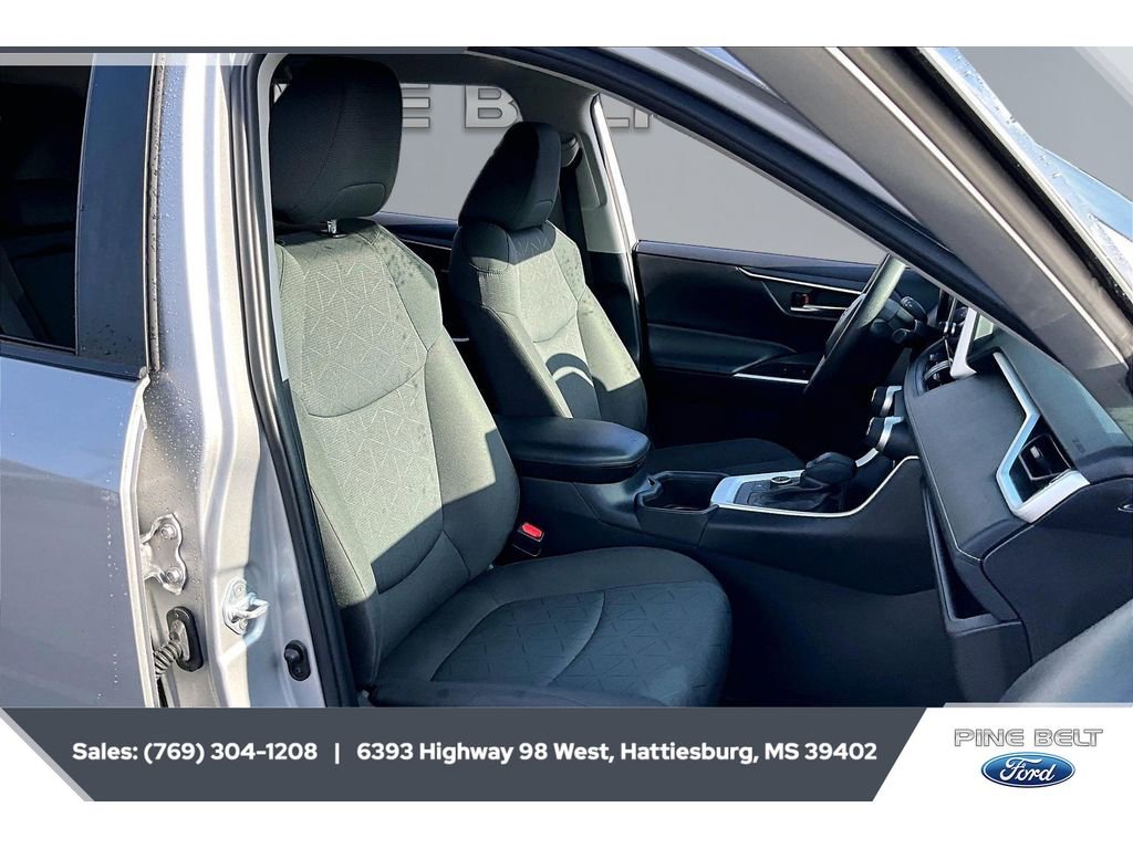 Used 2024 Toyota RAV4 XLE AWD/4WD image 6