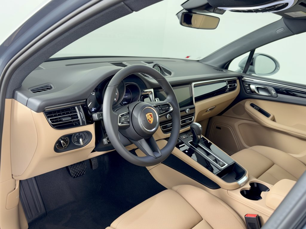 New 2026 Porsche Macan AWD/4WD image 4