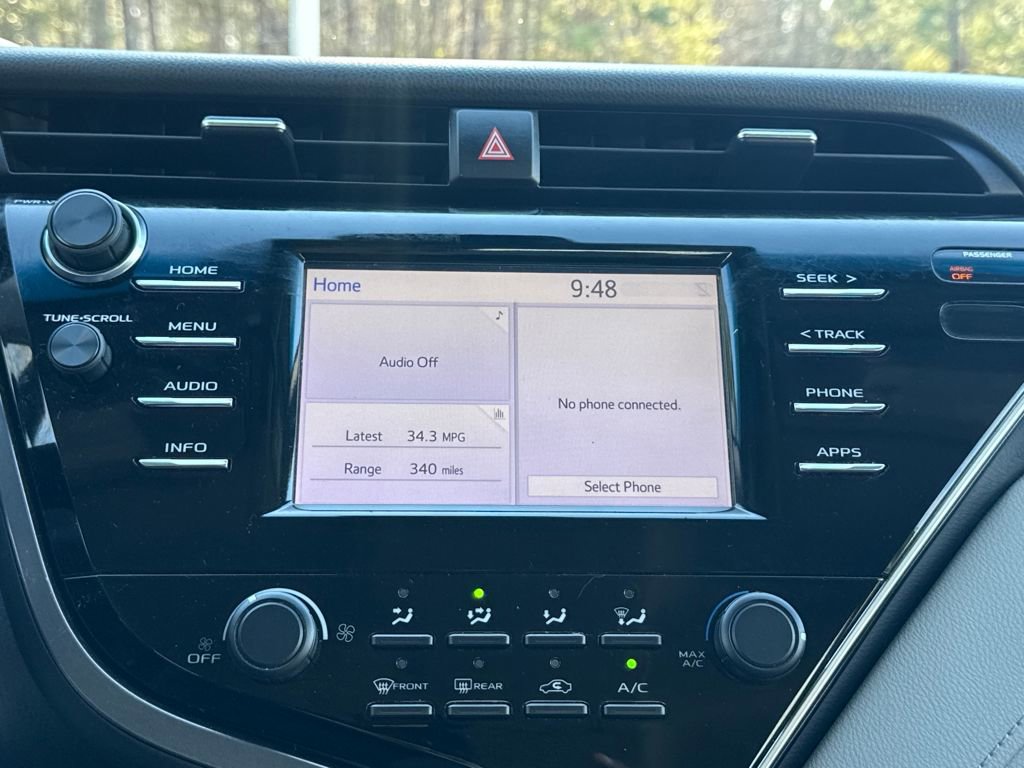 Used 2018 Toyota Camry LE image 23