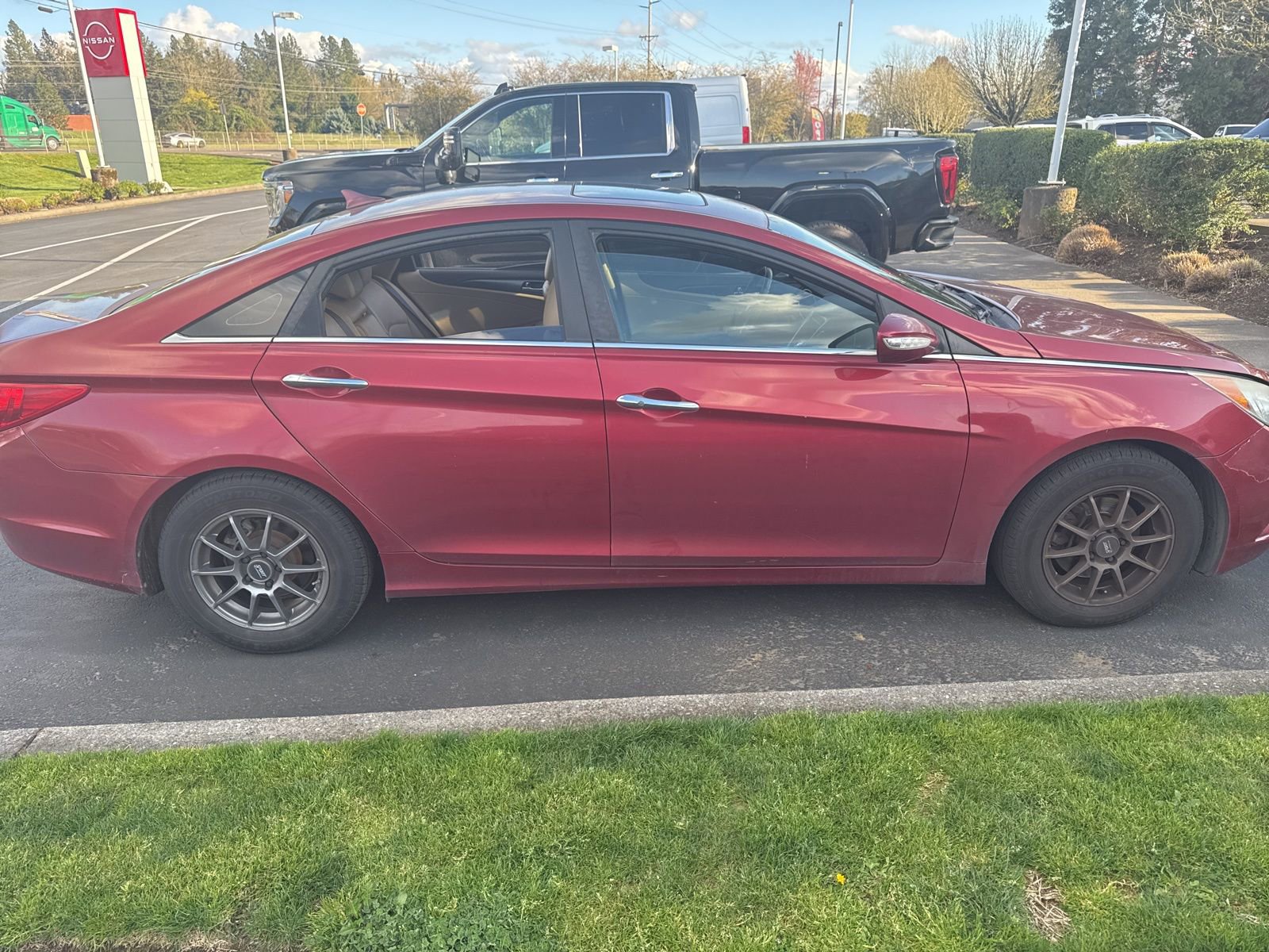 Used 2011 Hyundai Sonata Limited w/ Navigation Pkg 5 image 4