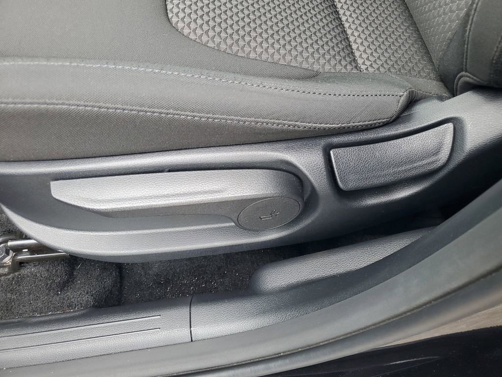 Used 2024 Kia Sportage LX image 7