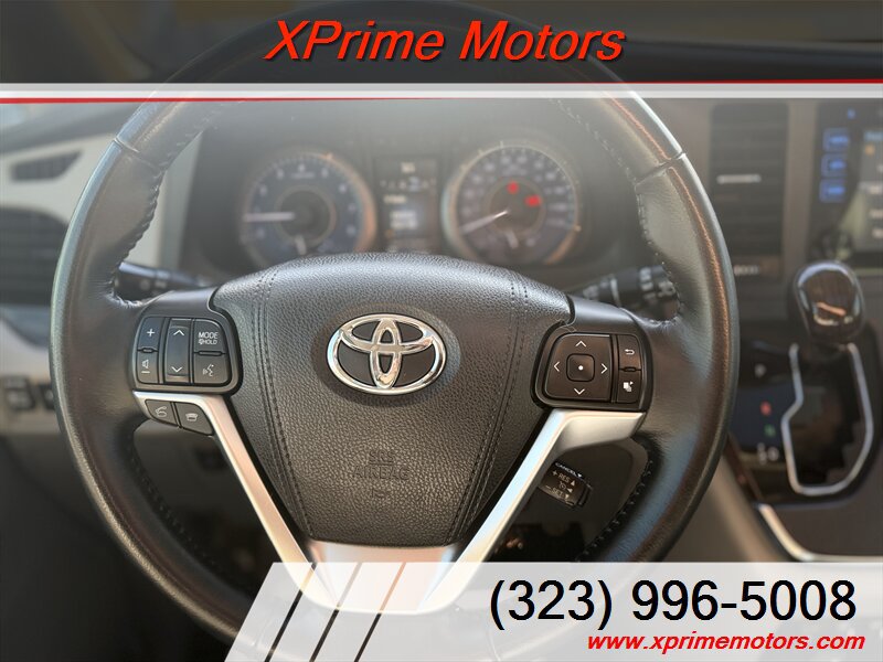 Used 2015 Toyota Sienna XLE w/ XLE Navigation Package FWD image 22