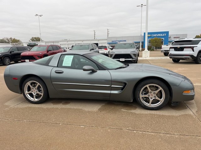 Used 2004 Chevrolet Corvette Coupe w/ Roof Package image 2