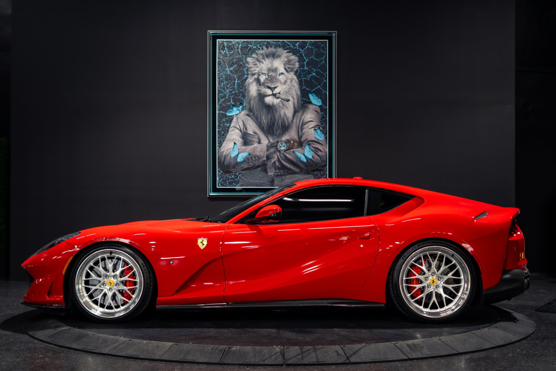 Used 2019 Ferrari 812 Superfast RWD image 24