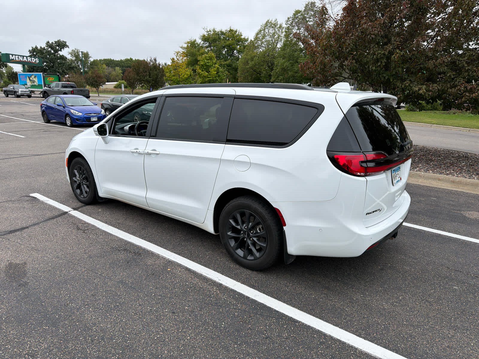 Used 2021 Chrysler Pacifica Limited w/ Uconnect Theater Family Group AWD/4WD image 7