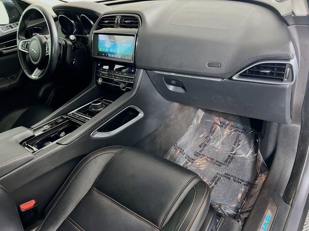 Used 2020 Jaguar F-PACE Prestige image 30