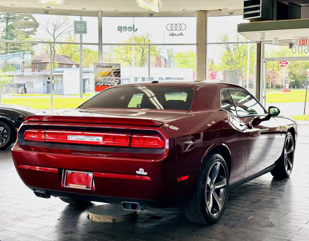 Used 2014 Dodge Challenger R/T RWD image 7