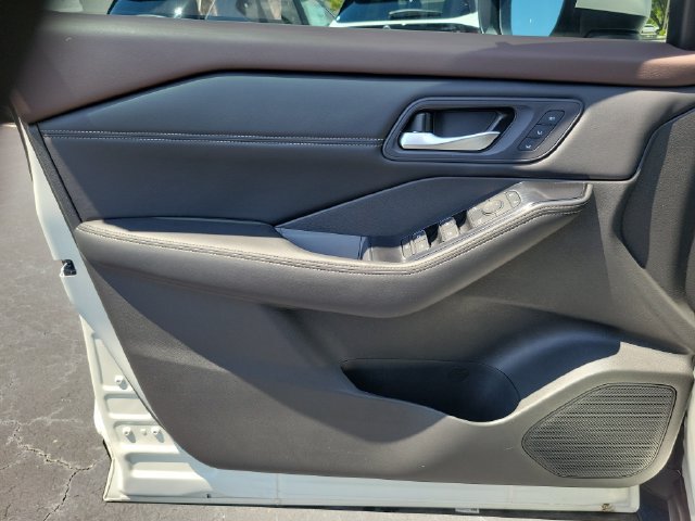 Used 2023 Nissan Rogue SL w/ SL Premium Package FWD image 18
