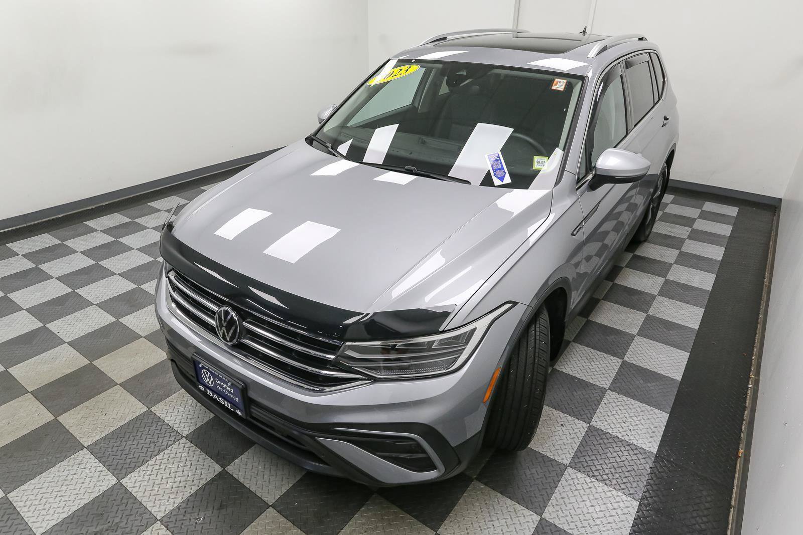 Certified 2023 Volkswagen Tiguan SE AWD/4WD image 7