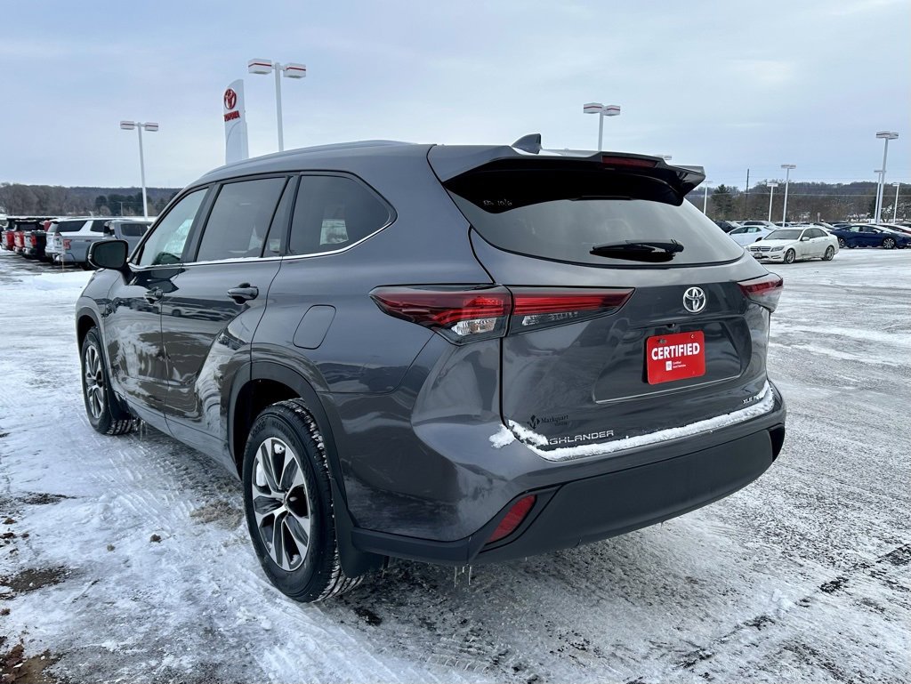 Certified 2024 Toyota Highlander XLE image 3