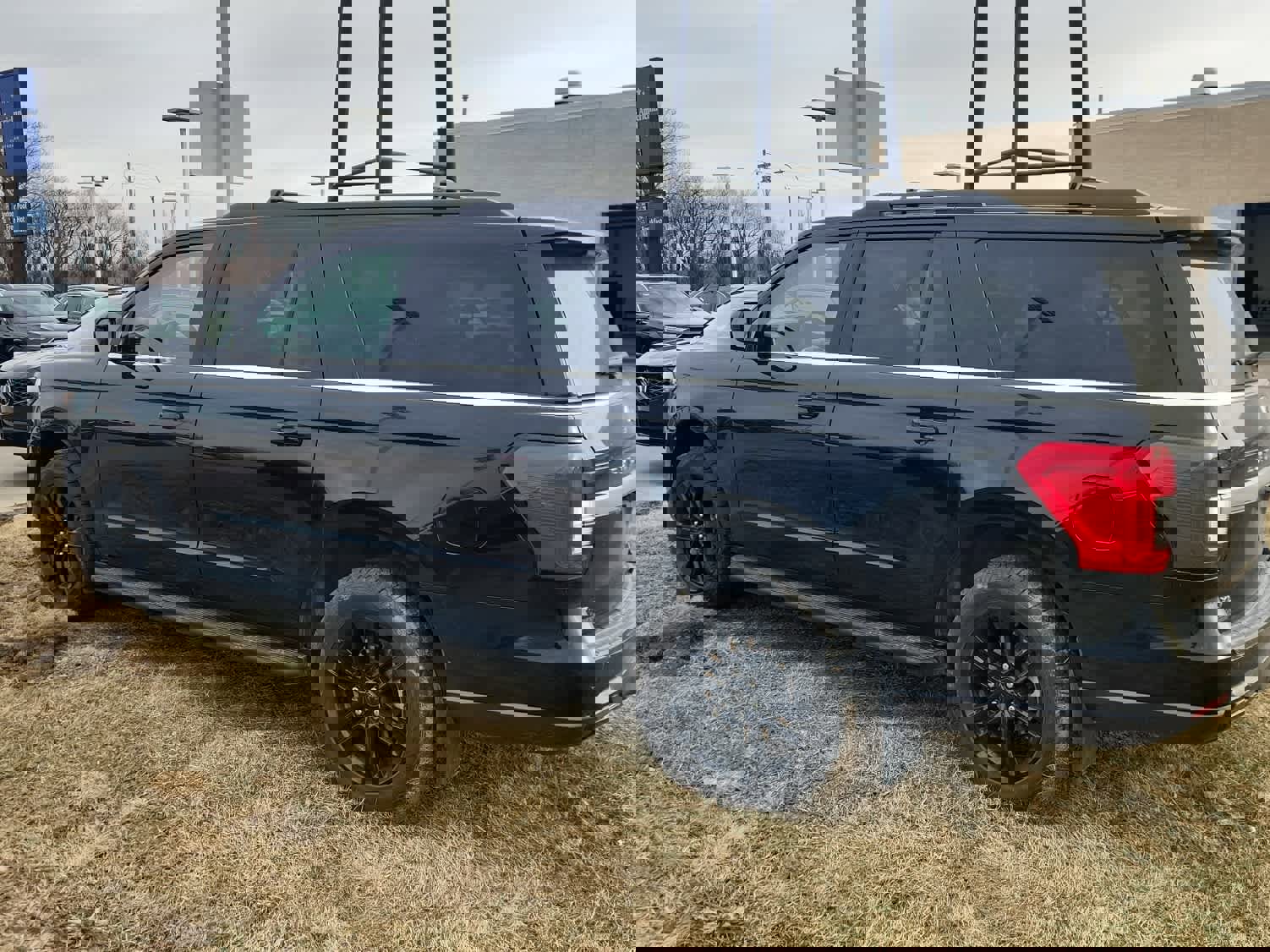 Used 2024 Ford Expedition Max XLT image 8