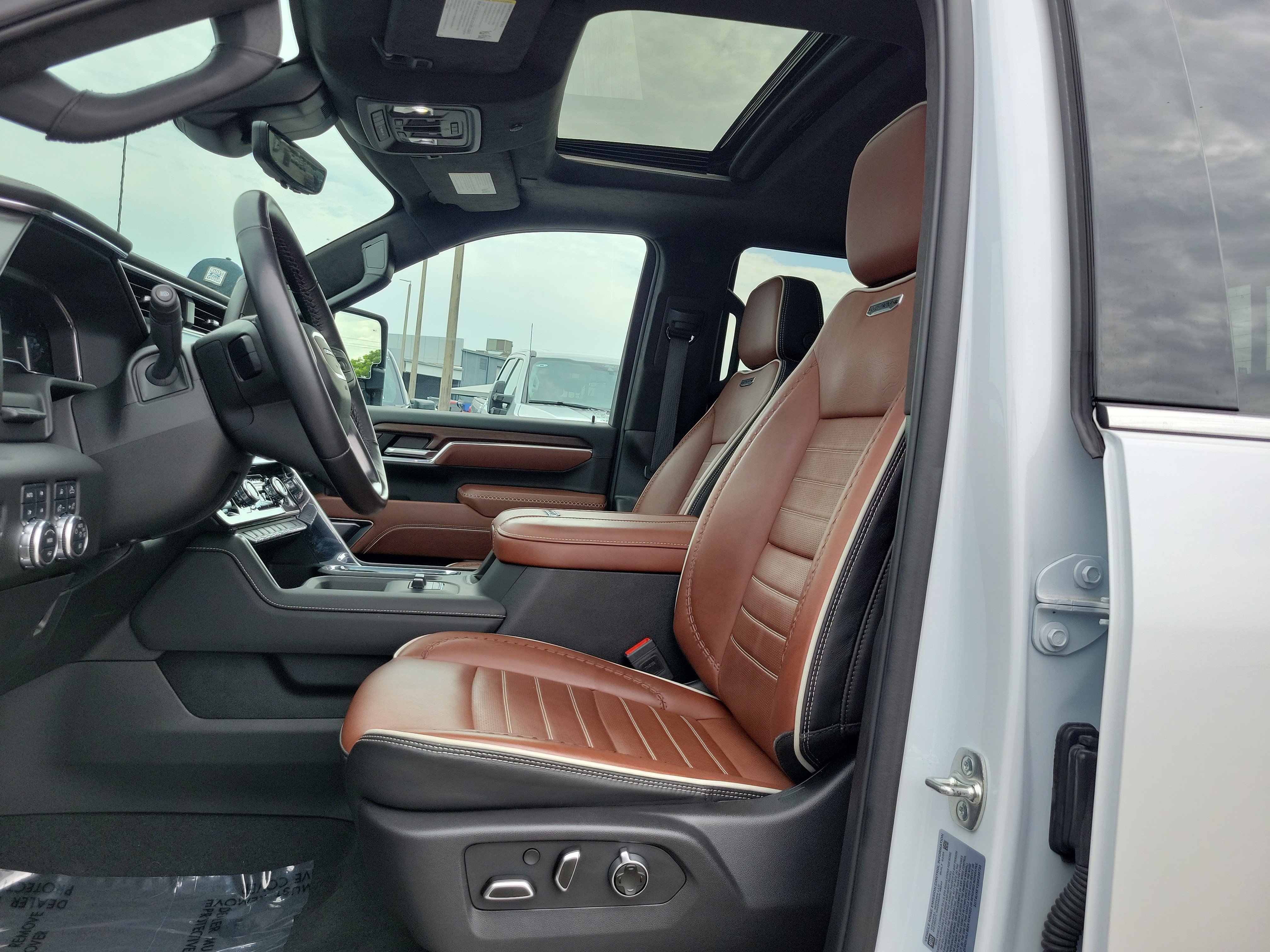 Used 2025 GMC Sierra 2500 Denali Ultimate AWD/4WD image 13